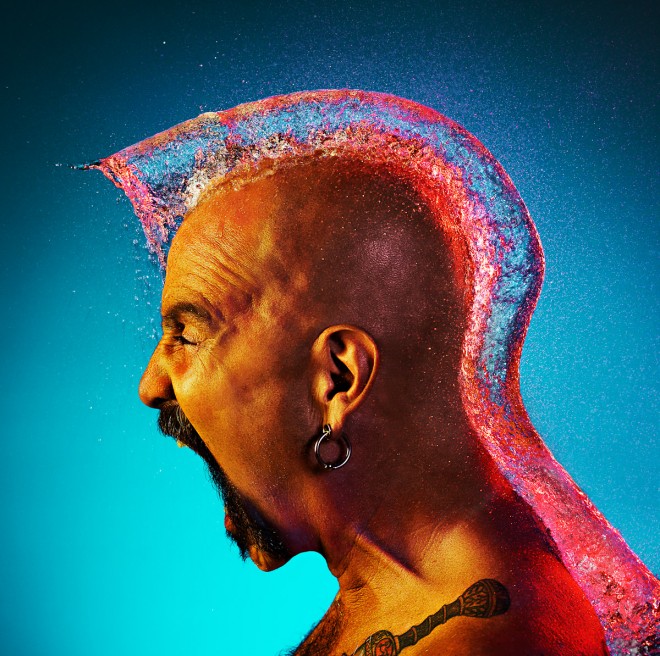 Explosión de color y agua en la serie Water Wigs de Tim Tadder.