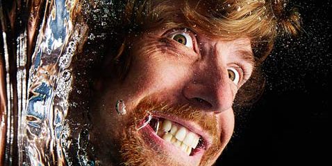 Retrato bajo el agua de la serie Fish Heads del fotógrafo Tim Tadder.