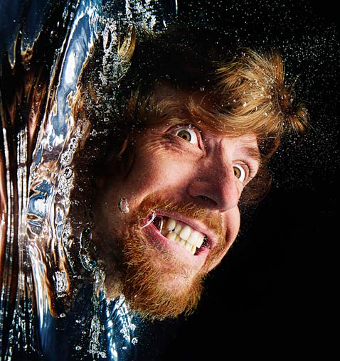 Retrato bajo el agua de la serie Fish Heads del fotógrafo Tim Tadder.