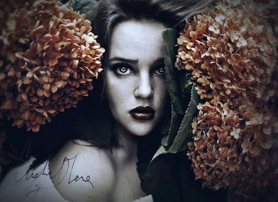 Fotografía artística de Cristina Otero inspirada en el estilo de Frida Kahlo