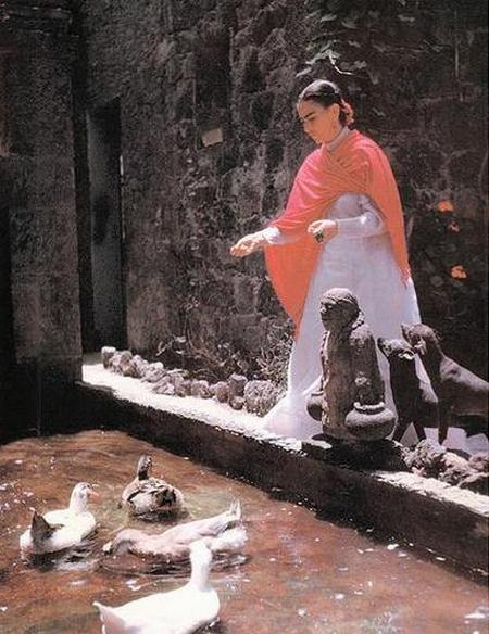 Fotografía de Gisèle Freund, fotoperiodista francesa reconocida por su trabajo humanista Frida Kahlo