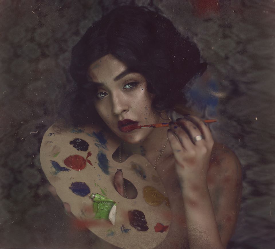 ‘Old Remedy’ - Krishna Valdez, autorretrato que explora la melancolía y la identidad.